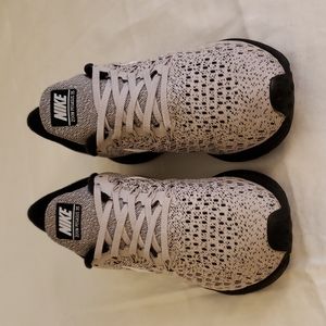Nike Zoom Pegasus 35 in Black/Gray. Size 6.5